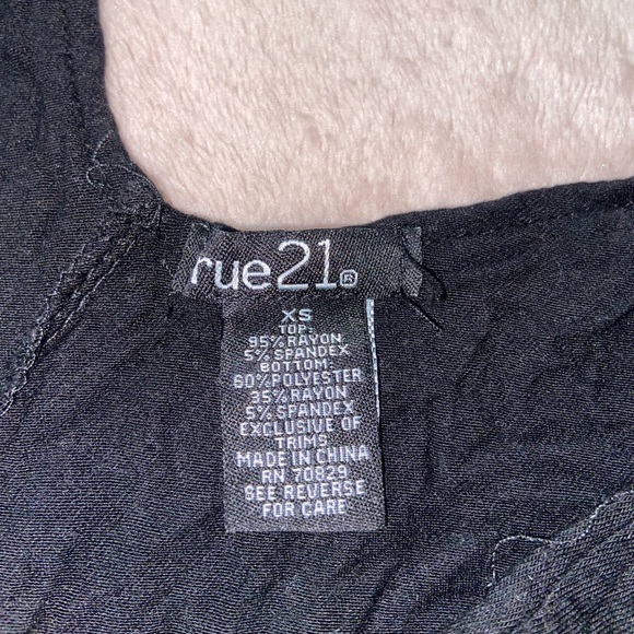 Rompers - Picture 2 of 6